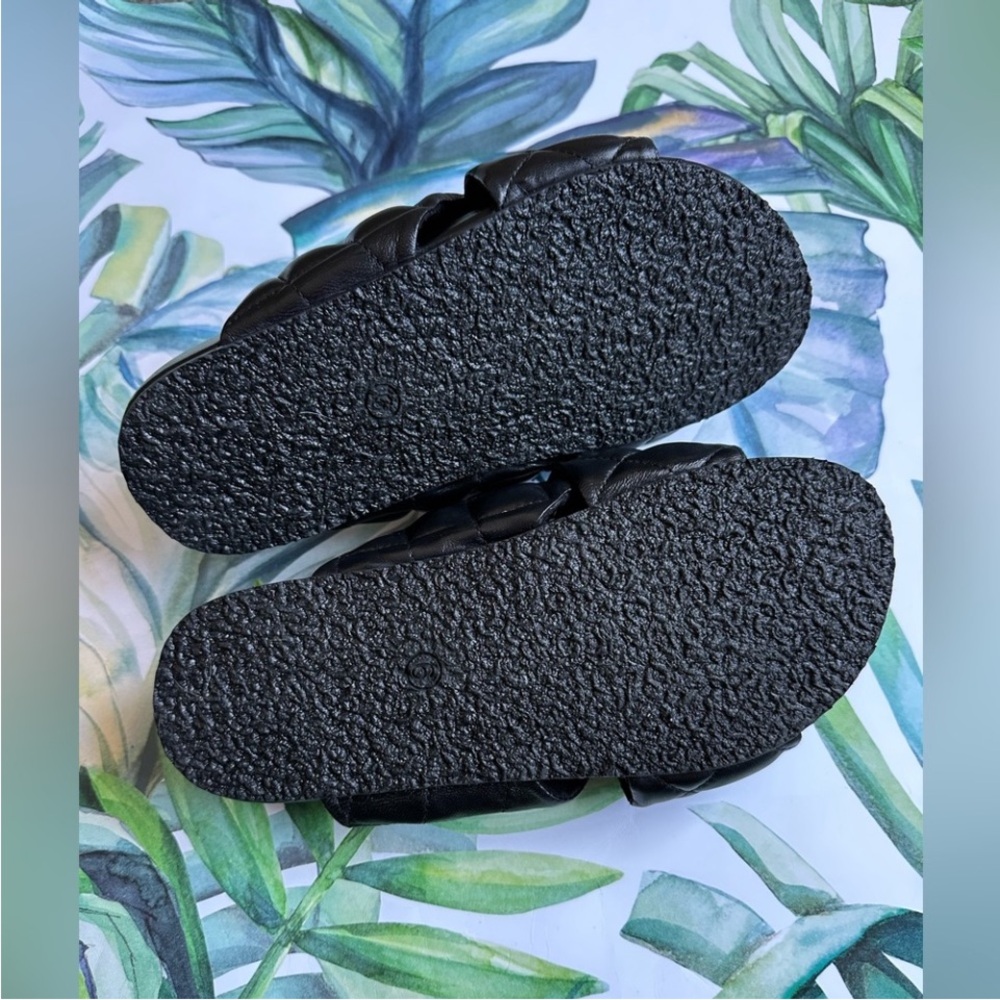 Seychelles Wide Awake Quilted Leather Slides - Black - NWT - Picture 4 of 8